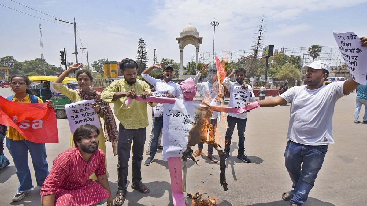 <div class="paragraphs"><p>Members of the All India Students Association (AISA) demonstrate against  alleged irregularities in NEET 2024 results, in Patna.</p></div>
