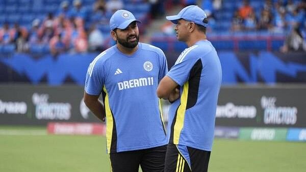 <div class="paragraphs"><p>Indian team head coach Rahul Dravid, right, speaks to captain Rohit Sharma ahead of the ICC Men's T20 World Cup cricket match between Canada and India at the Central Broward Regional Park Stadium, Lauderhill.&nbsp;</p></div>