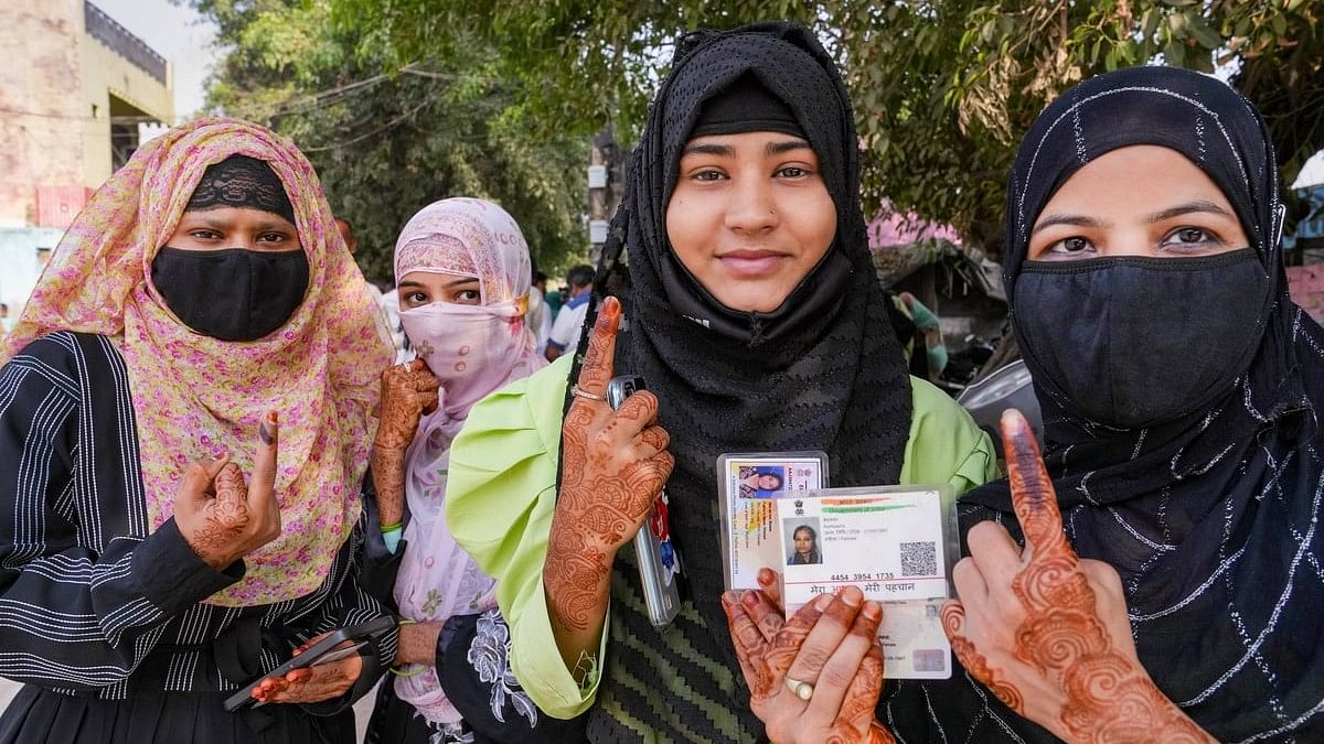 <div class="paragraphs"><p>Muslim women show their ink-marked finger after casting votes for the 3rd phase of Lok Sabha elections, in Bareilly, Tuesday, May 7, 2024.</p></div>