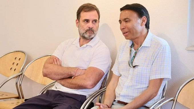 <div class="paragraphs"><p>Mohmad Haneefa with Congress leader Rahul Gandhi</p></div>