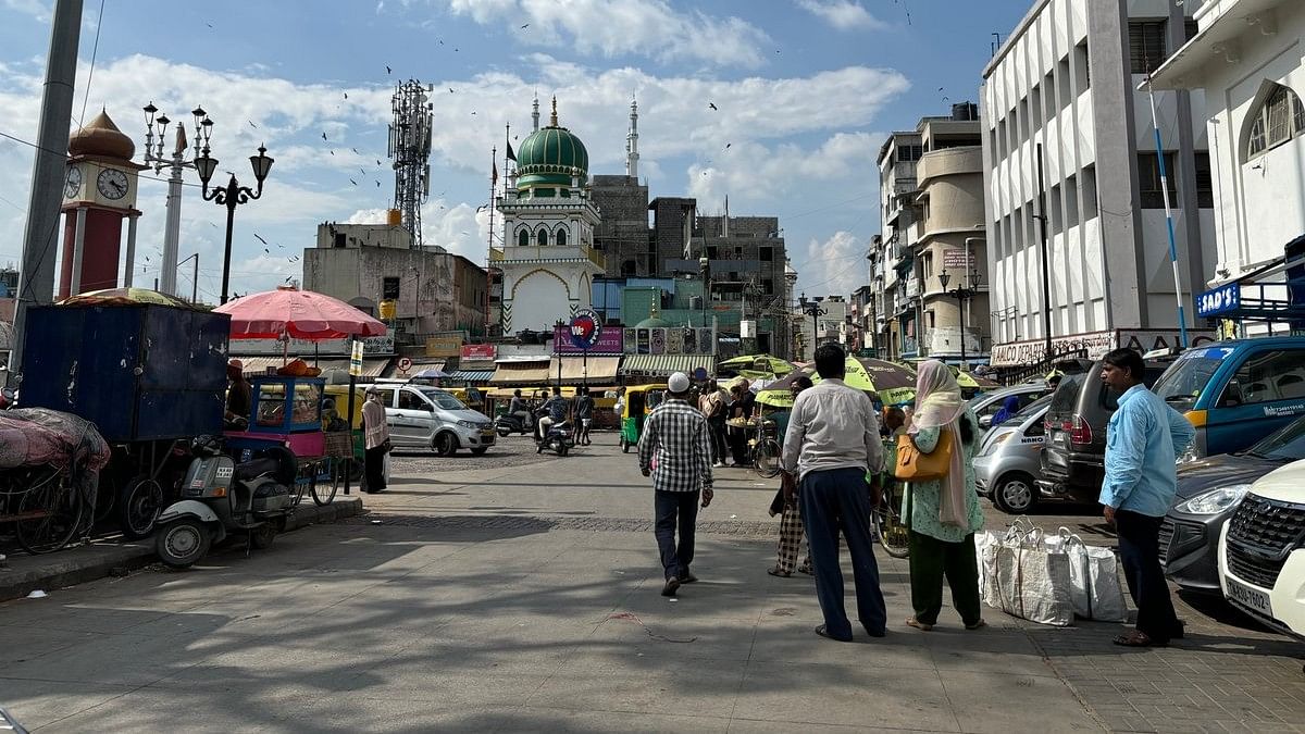 A view of the main market square (Chandni Chowk) in Shivajinagar on Tuesday. DH PHOTO/Sarah Patnaik