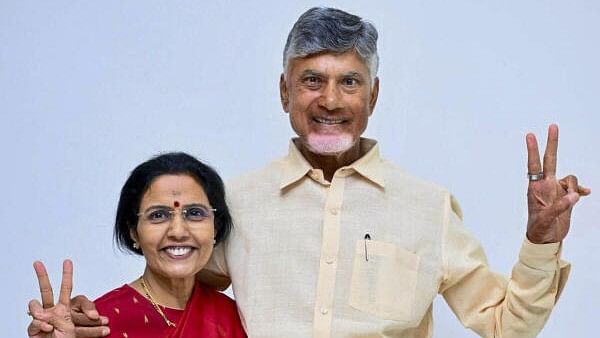 <div class="paragraphs"><p>TDP Chief Chandrababu Naidu with wife Nara Bhuvaneshwari.</p></div>