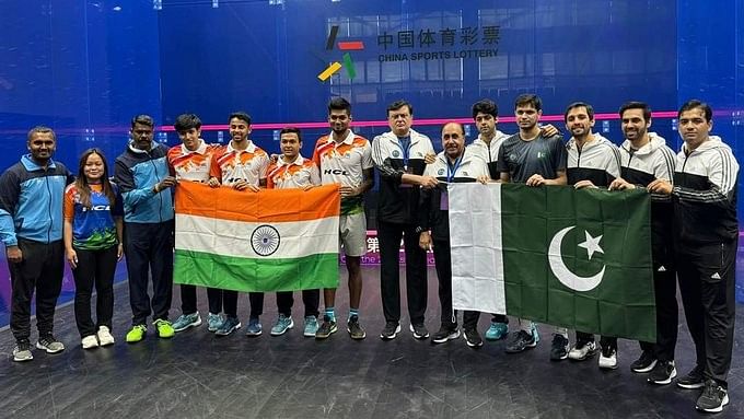 <div class="paragraphs"><p>The Indian and Pakistani squash teams.</p></div>