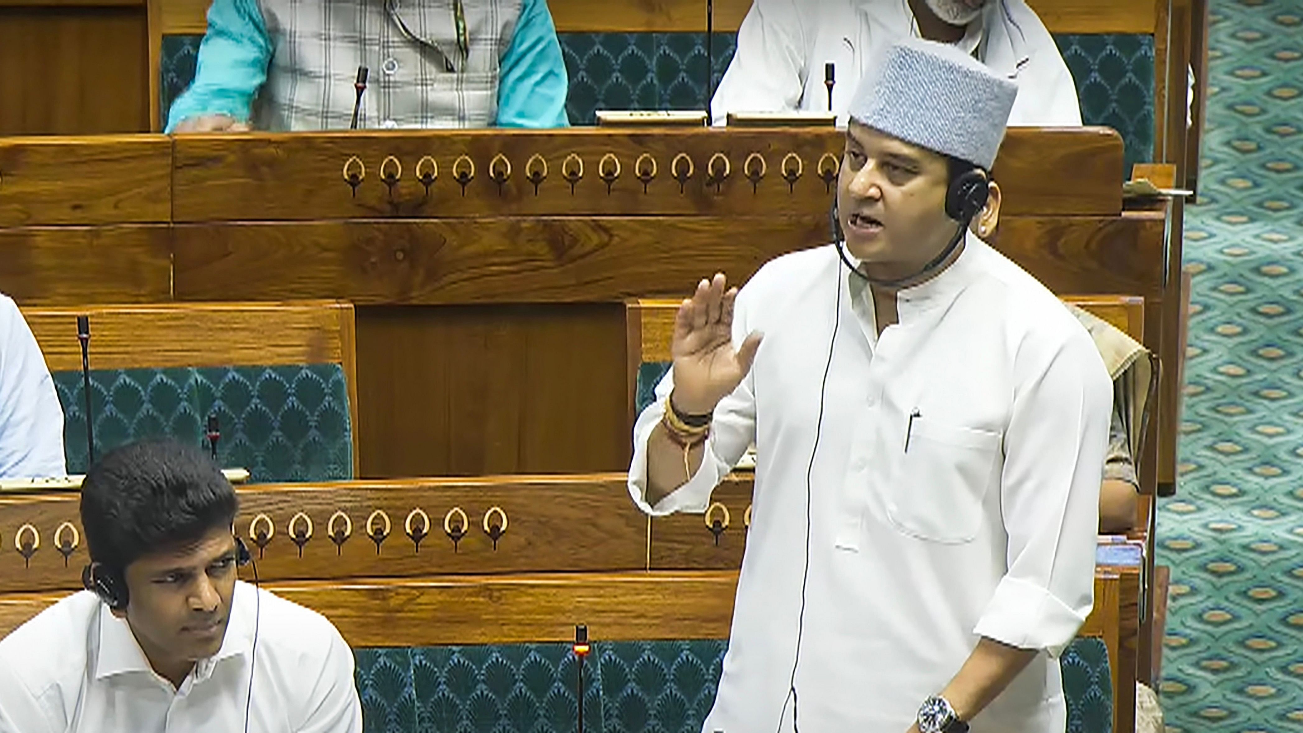 <div class="paragraphs"><p>Union Communications Minister Jyotiraditya Scindia speaks in the Lok Sabha during the Monsoon session of Parliament, in New Delhi, Wednesday, July 31, 2024.</p></div>