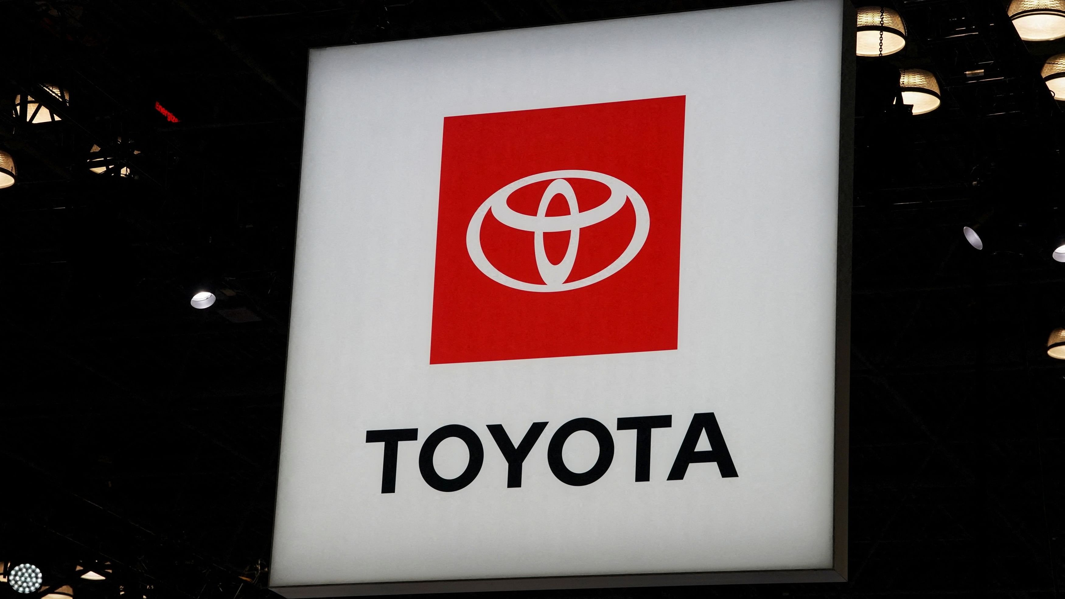 <div class="paragraphs"><p>The Toyota logo.</p></div>