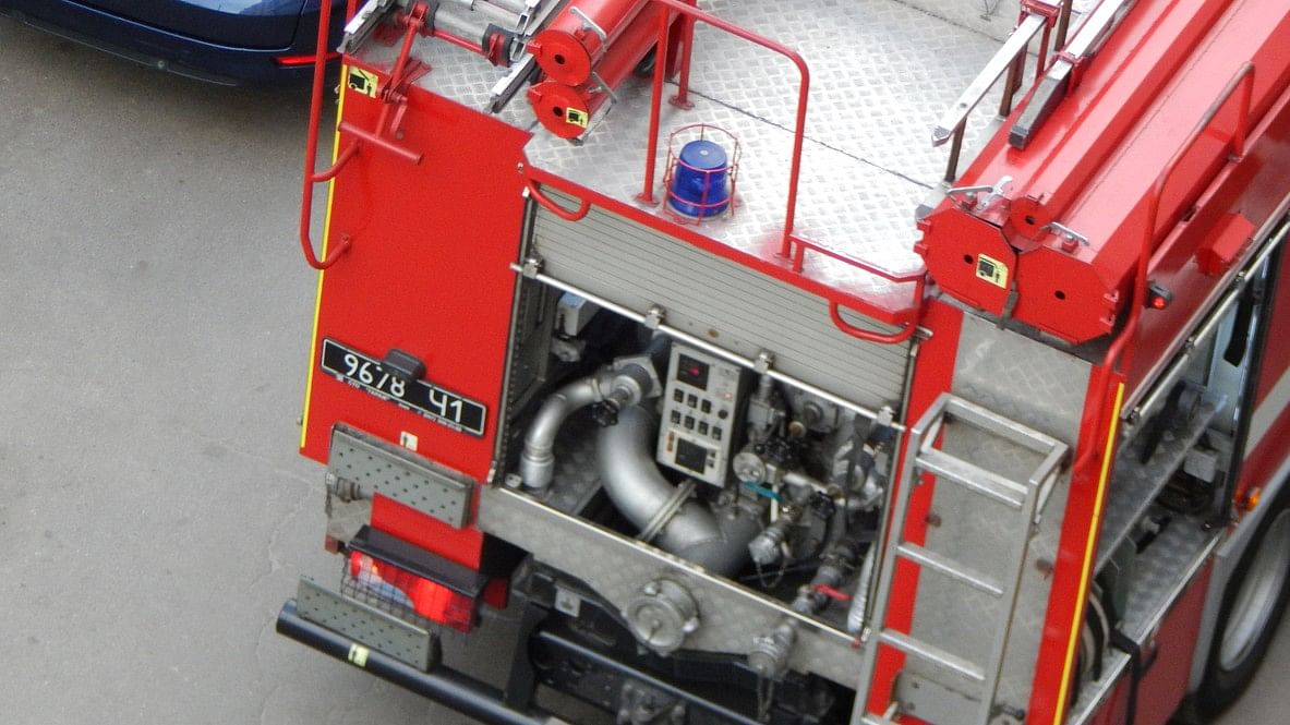 <div class="paragraphs"><p>Representative image showing a fire engine.</p></div>