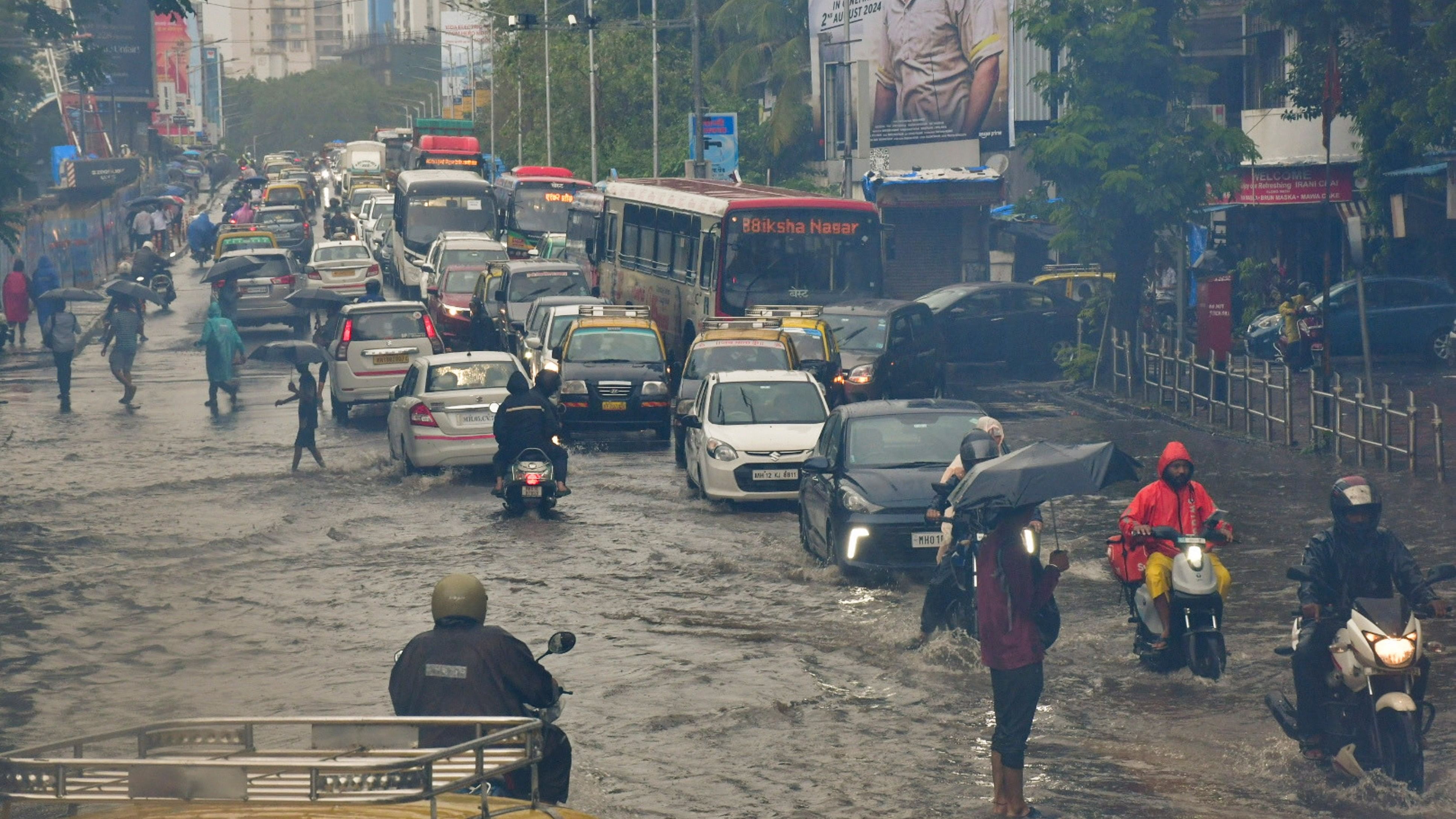 <div class="paragraphs"><p>Mumbai rains.</p></div>