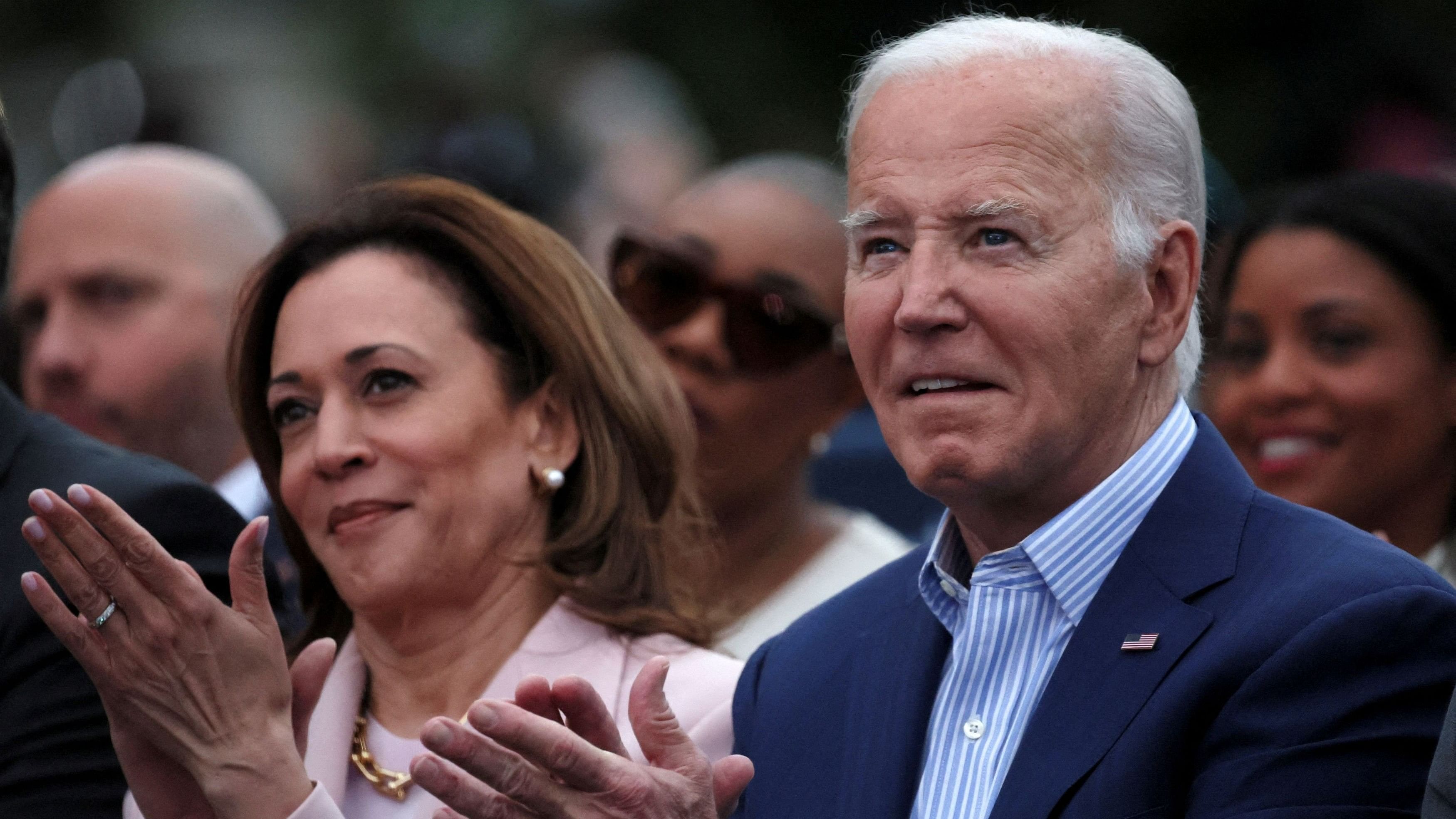 <div class="paragraphs"><p>US President Joe Biden (R) next to US Vice President Kamala Harris (L).</p></div>