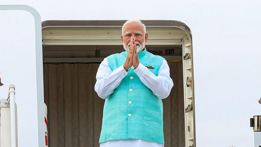 <div class="paragraphs"><p>PM Modi waves ahead of the flight to Russia</p></div>