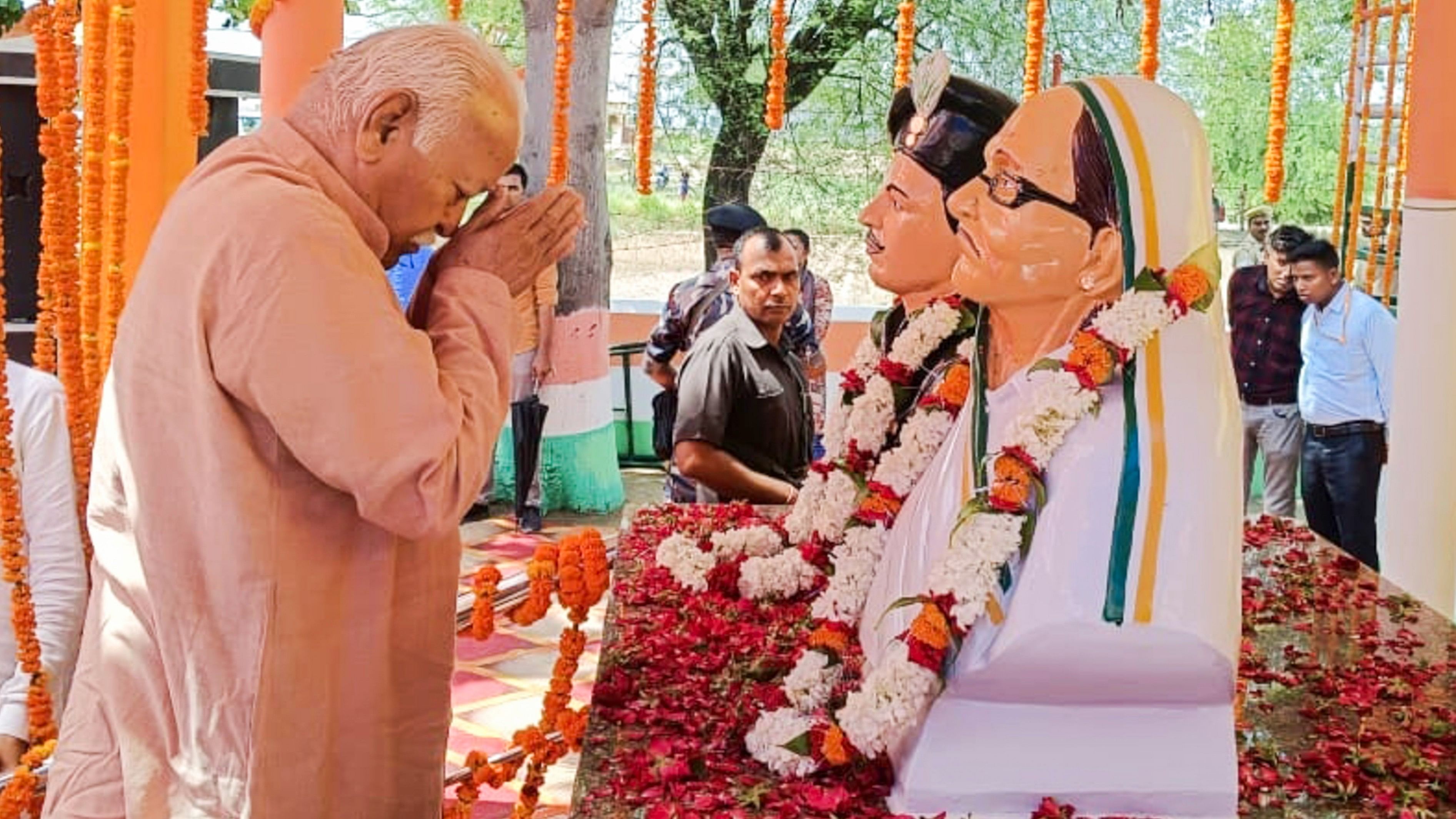 <div class="paragraphs"><p>RSS Chief Mohan Bhagwat pays tribute to the statue of company quartermaster havildar Abdul Hamid who sacrificed his life in the Indo-Pak war of 1965, on the occasion of his birth anniversary, in Ghazipur, Monday, July 1, 2024.</p></div>