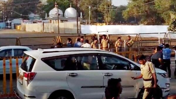 <div class="paragraphs"><p>Security personnel stand guard outside Bhojshala/Kamal Maula Mosque complex after a team of the Archaeological Survey of India (ASI) reached the complex for a survey, in Dhar.</p></div>