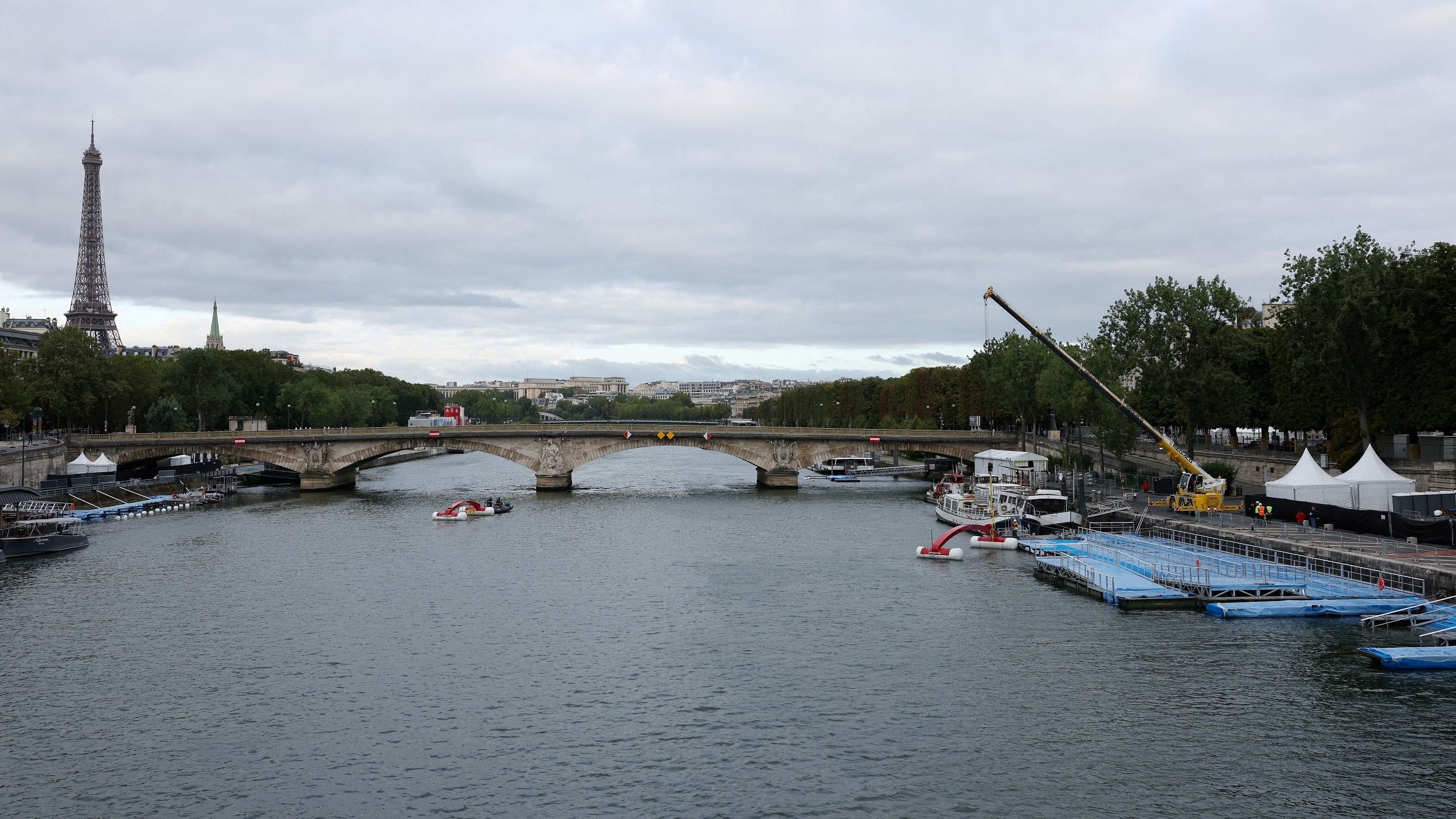 <div class="paragraphs"><p>General view of the river Seine and the Eiffel Tower.</p></div>