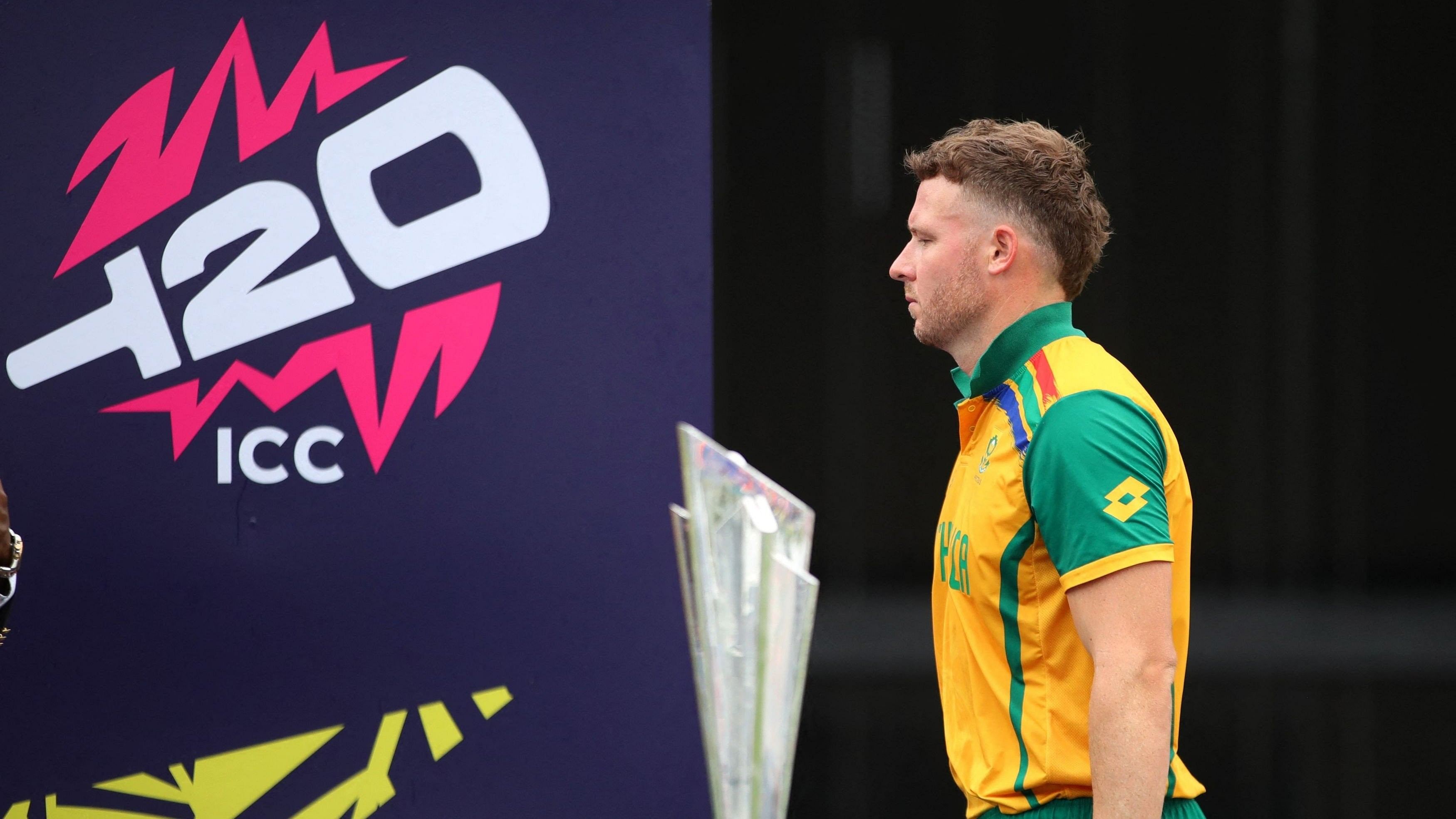 <div class="paragraphs"><p>South Africa's David Miller looks dejected as he walks past the trophy after losing the T20 World Cup final.</p></div>