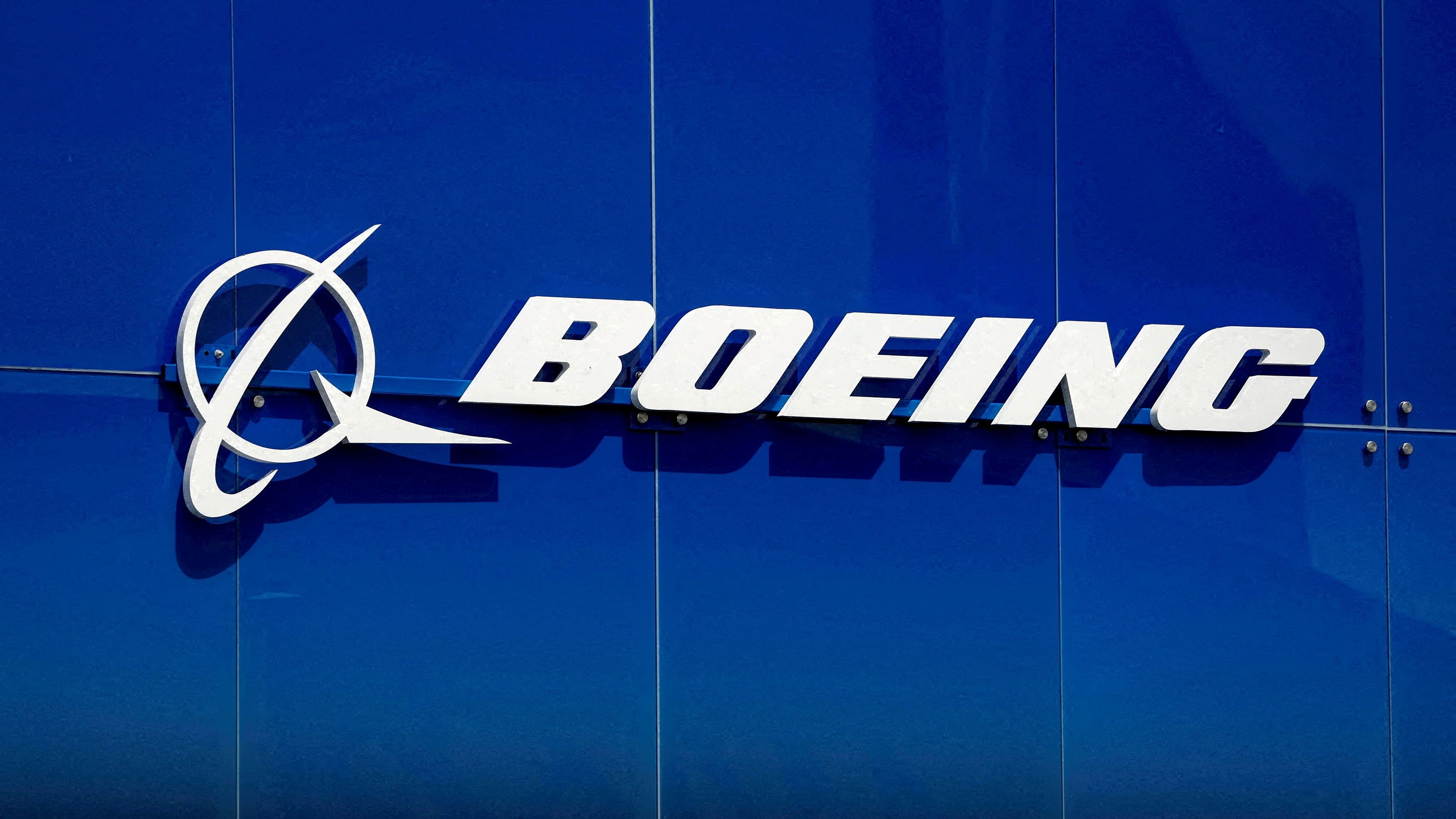 <div class="paragraphs"><p>The Boeing logo.</p></div>