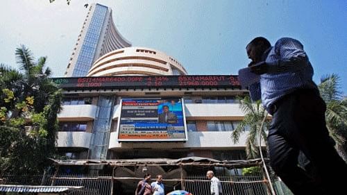 <div class="paragraphs"><p>The 30-share BSE Sensex fell 167.71 points or 0.21 per cent to close at 81,467.1.</p></div>