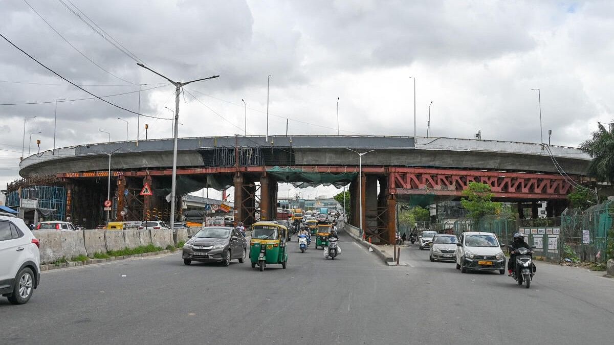 <div class="paragraphs"><p>Double Deck Metro cum road fly over from Ragigudda to Silk Board by BMRCL in Bengaluru.</p></div>