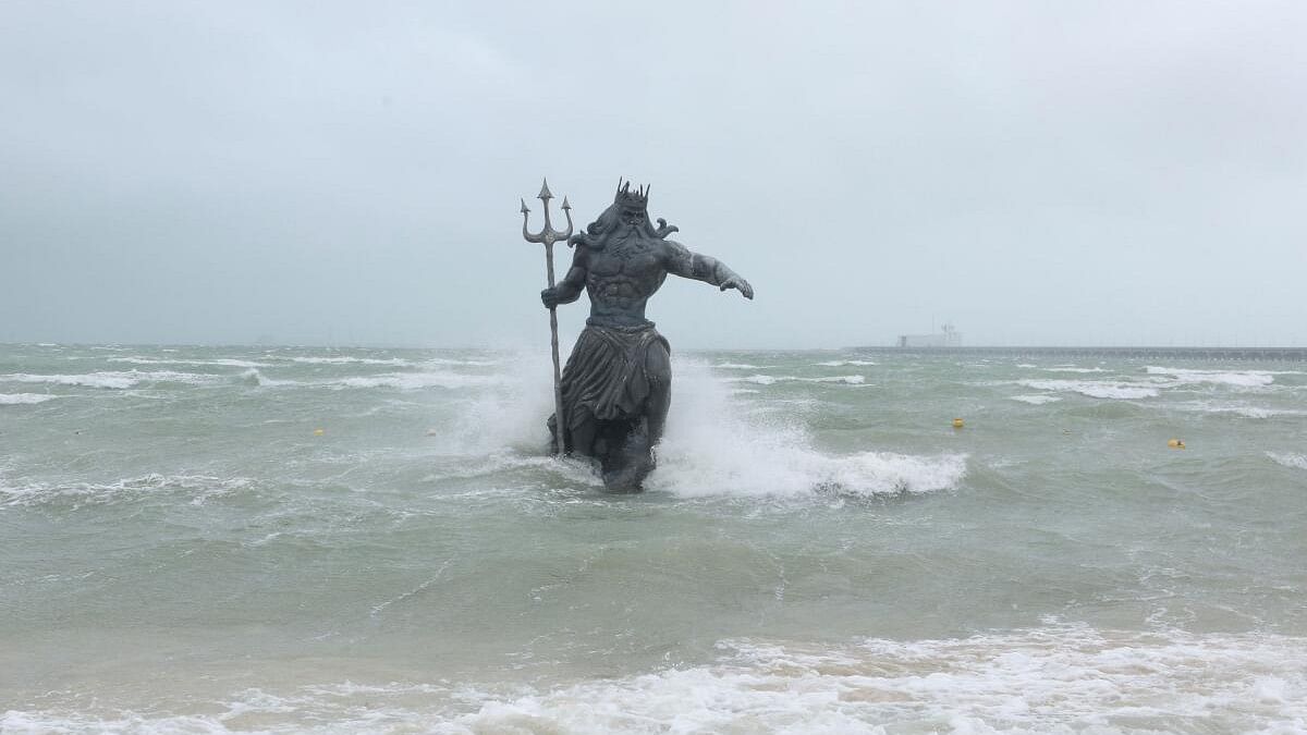 <div class="paragraphs"><p>Waves crash as Tropical Storm Beryl advances, in Progreso, Mexico.</p></div>