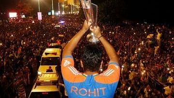 <div class="paragraphs"><p>Rohit Sharma lifting the trophy to celebrate with the fans during the victory parade of Team India in Mumbai.</p></div>