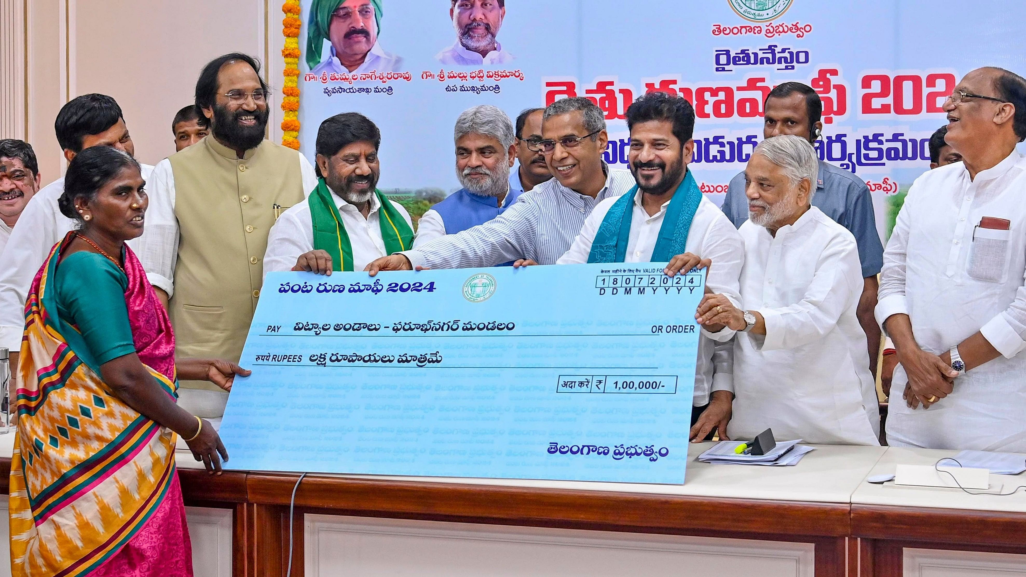 <div class="paragraphs"><p> Telangana Chief Minister A Revanth Reddy with senior leader K. Keshava Rao at the launch of farmersloan waiver scheme.</p></div>