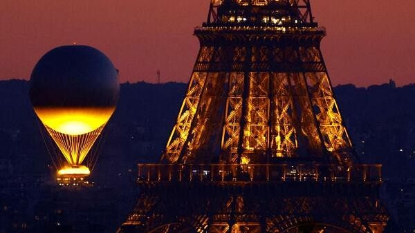 <div class="paragraphs"><p>The Olympic cauldron and the Eiffel Tower after sunset during the Olympics</p></div>