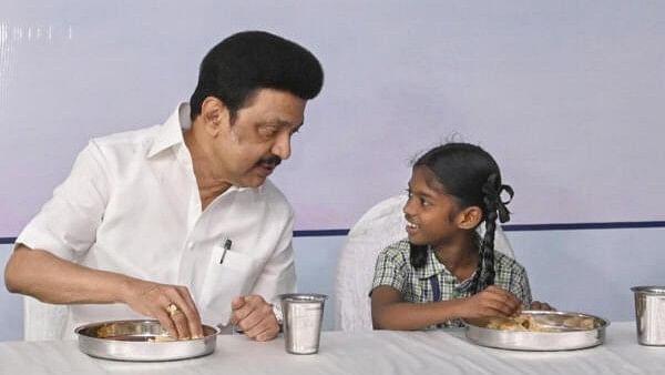 <div class="paragraphs"><p>Tamil Nadu's CM Stalin eats food with a child&nbsp;</p></div>