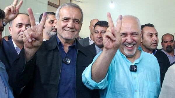 <div class="paragraphs"><p>Iran's president-elect, Masoud Pezeshkian (L).</p></div>