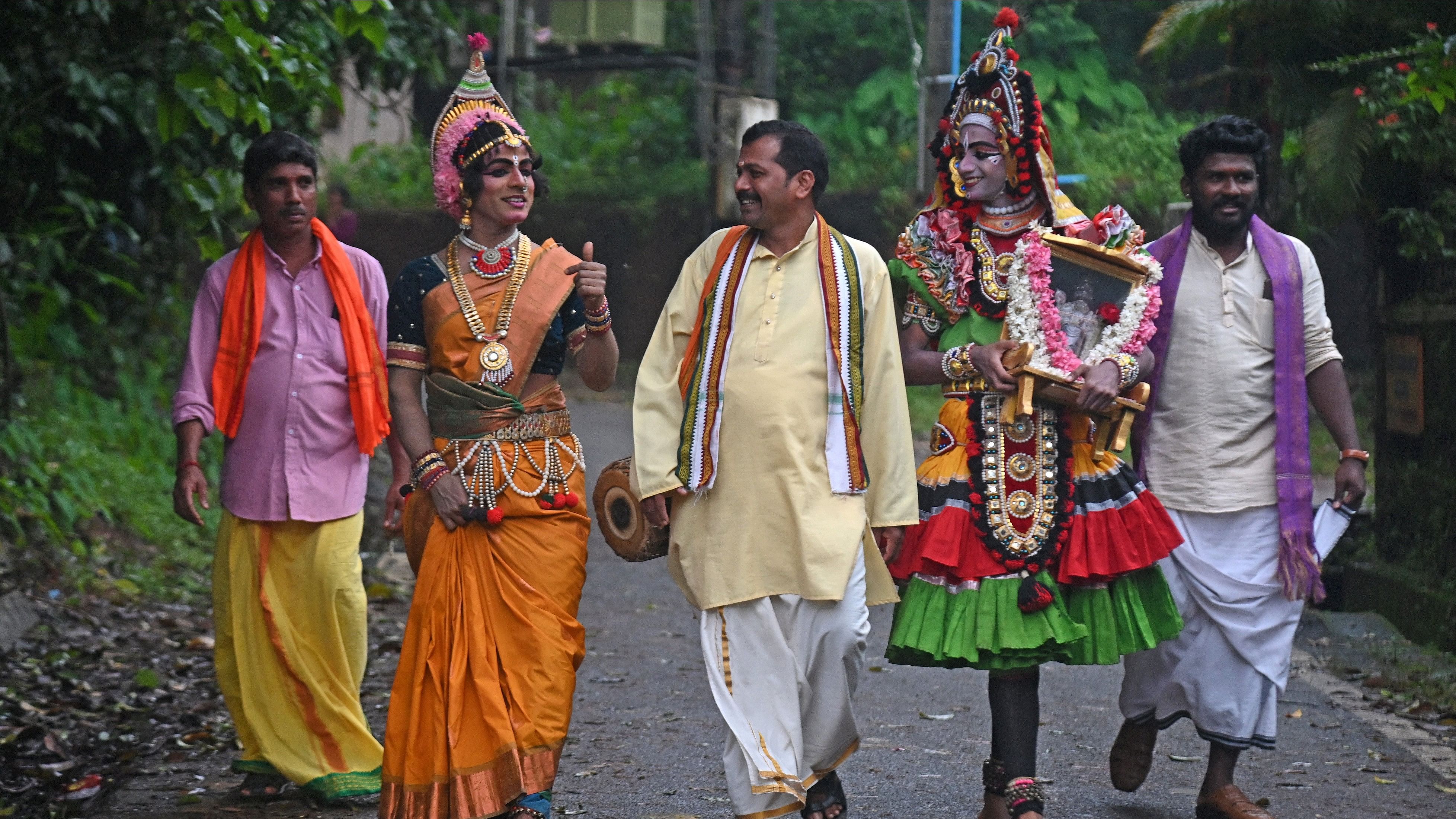 <div class="paragraphs"><p>Chikka mela artistes on their way to perform at houses in Mangaluru. </p></div>