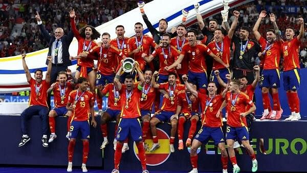 <div class="paragraphs"><p>Spain's Alvaro Morata lifts the trophy as they celebrate winning the Euro 2024</p></div>