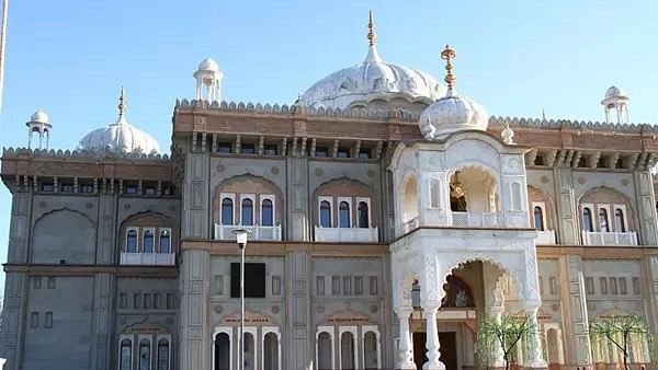 <div class="paragraphs"><p>Sri Guru Nanak Darbar Gurdwara, Kent, UK.</p></div>