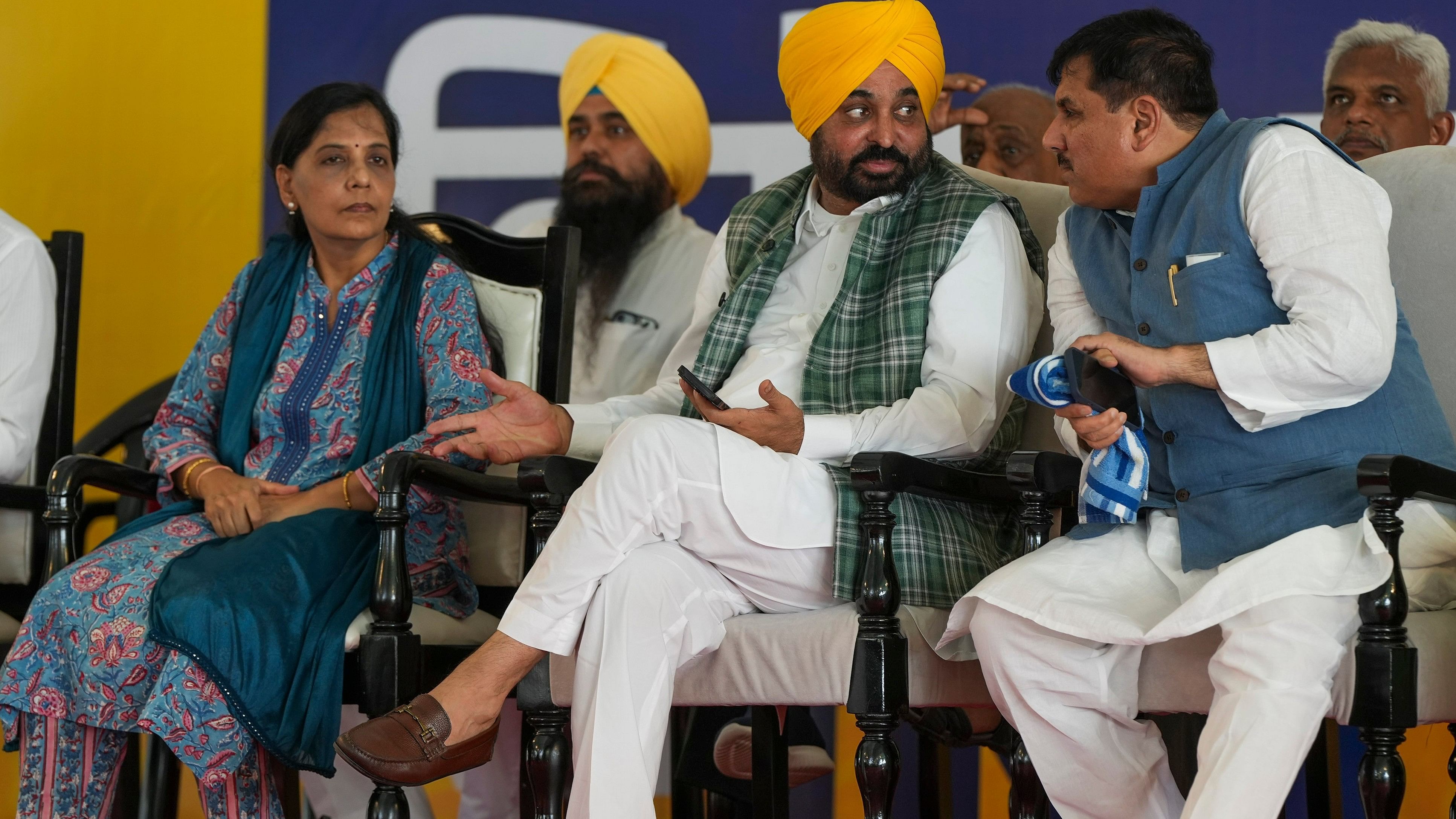 <div class="paragraphs"><p> Punjab CM Bhagwant Mann, AAP MP Sanjay Singh and Sunita Kejriwal, wife of Delhi CM Arvind Kejriwal, during a protest over the issue of declining health of Arvind Kejriwal, who is lodged in Tihar jail, at Jantar Manatar, in New Delhi, Tuesday, July 30, 2024.</p></div>