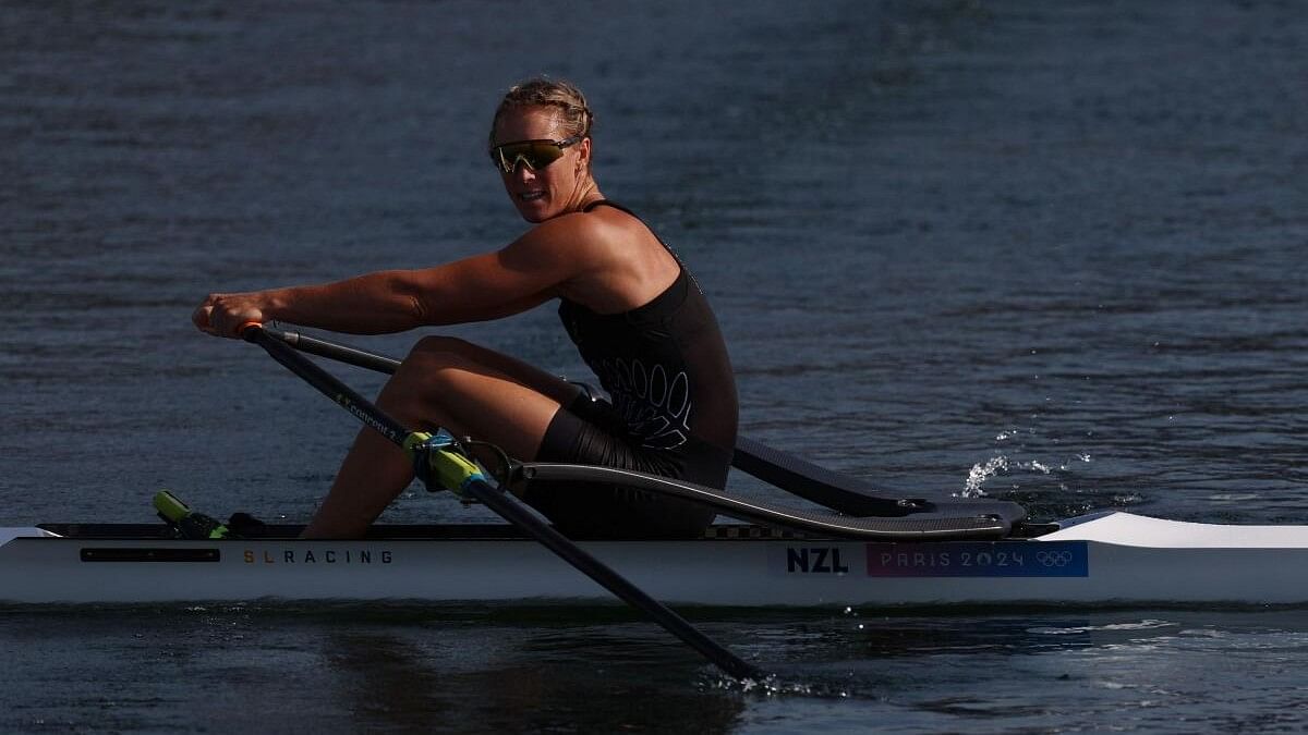 <div class="paragraphs"><p>Emma Twigg of New Zealand looks on.</p></div>