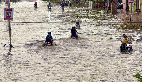 <div class="paragraphs"><p>Commuters move through a waterlogged road after rain, in Bikaner, Rajasthan.</p></div>