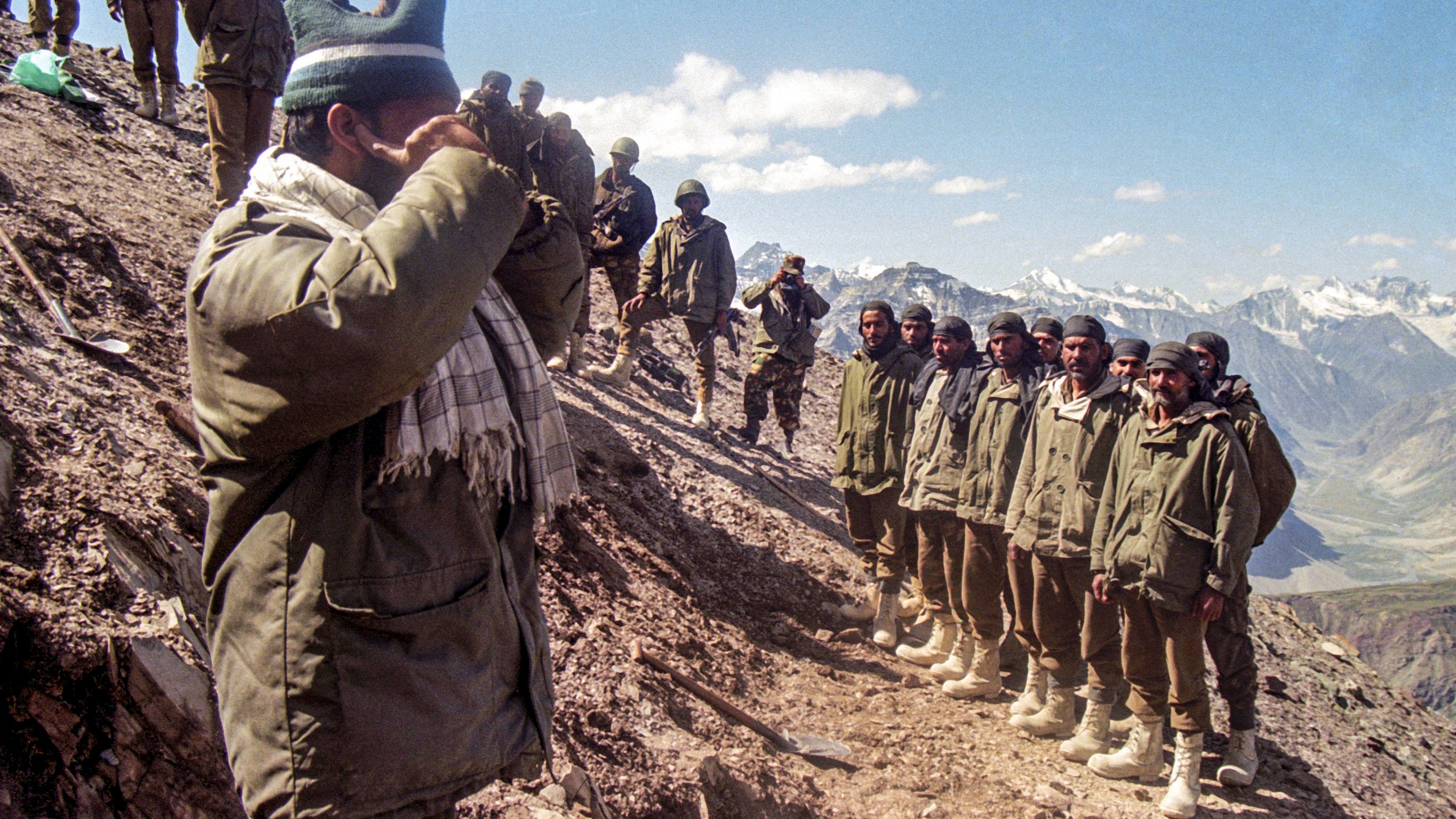 <div class="paragraphs"><p> Indian army soldiers during the Kargil War, in July 1999.</p></div>