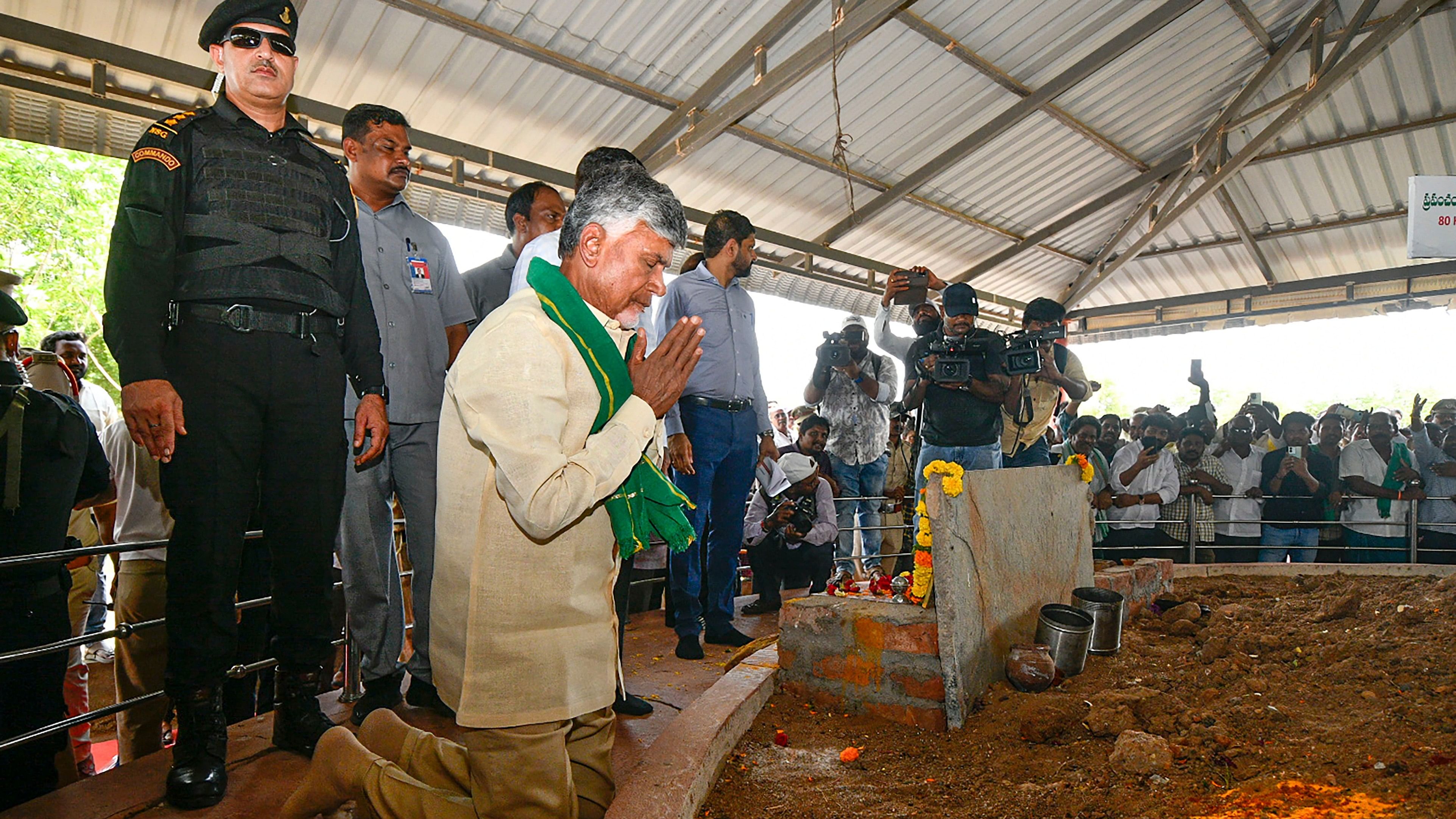 <div class="paragraphs"><p>Andhra Pradesh Chief Minister Nara Chandrababu Naidu offers prayers at Praja Vedika, during his tour of Amravati, in Undavalli of Guntur district, Thursday, June 20, 2024. </p></div>