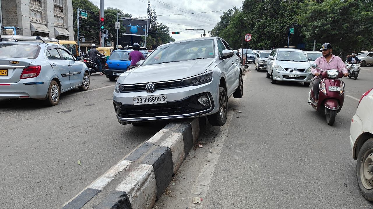 <div class="paragraphs"><p>A car on road divider near Anil Kumble circle, MG road.</p></div>