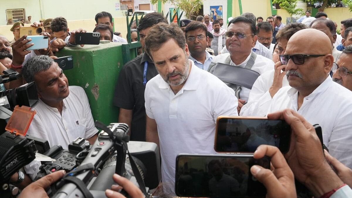 <div class="paragraphs"><p>Congress leader Rahul Gandhi arrives to meet families of the victims of Hathras stampede incident, at Green Park in Hathras.</p></div>