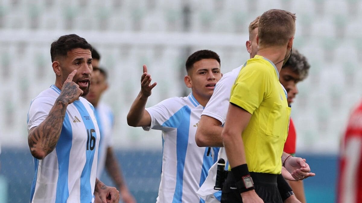 <div class="paragraphs"><p>Referee Glenn Nyberg talks to Nicolas Otamendi of Argentina during the match.</p></div>