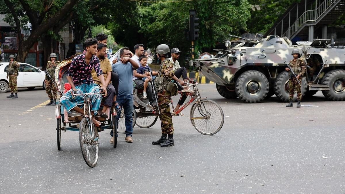 <div class="paragraphs"><p>A member of the Bangladesh Army speaks with commuters.</p></div>