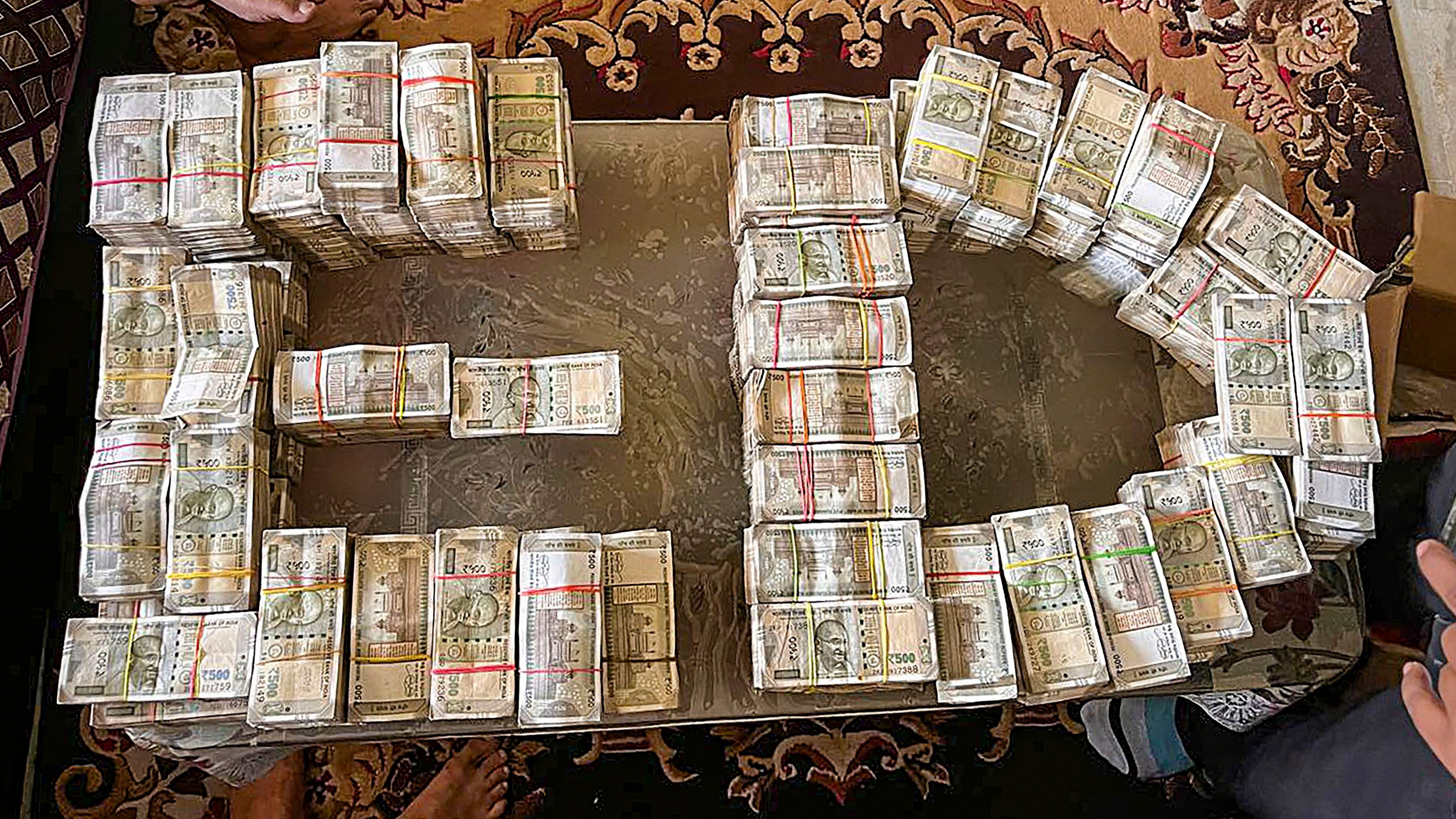 <div class="paragraphs"><p>Ranchi: Cash that was recovered during searches by the Enforcement Directorate (ED) at a flat linked to Jharkhand Minister Alamgir Alam's personal secretary Sanjiv Lal and the latter's domestic help, on Tuesday, May 7, 2024. </p></div>