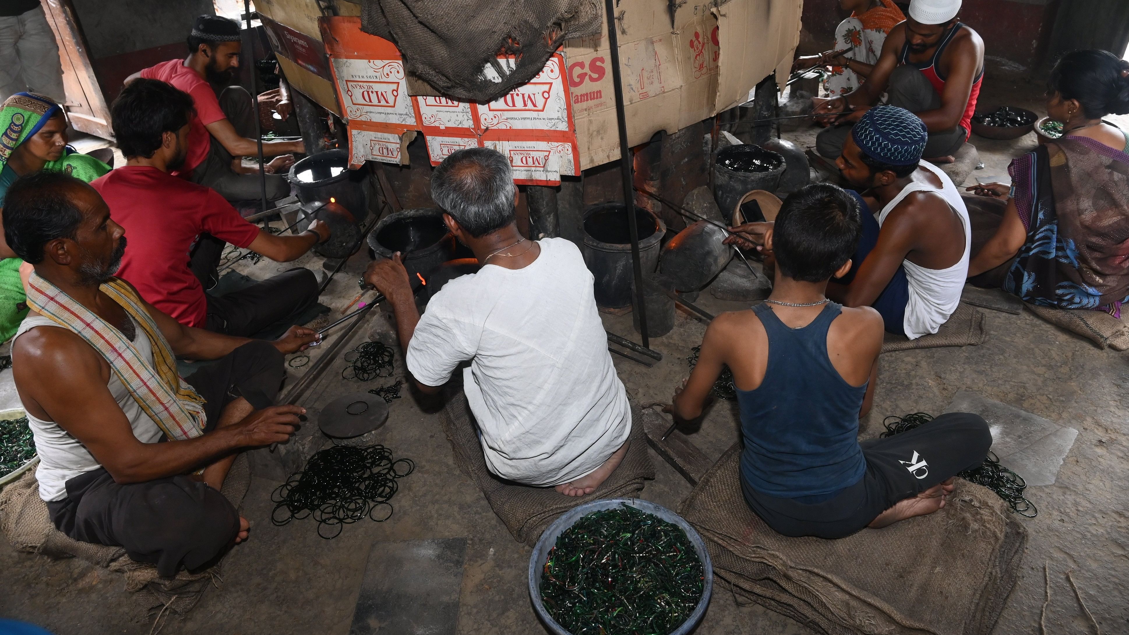 <div class="paragraphs"><p>Bangles being made in Murgod and Chennammanna Kittur in Belagavi. </p></div>