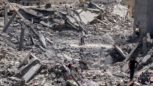 <div class="paragraphs"><p>Aftermath of Israeli strikes in Khan Younis, in the southern Gaza Strip.</p></div>