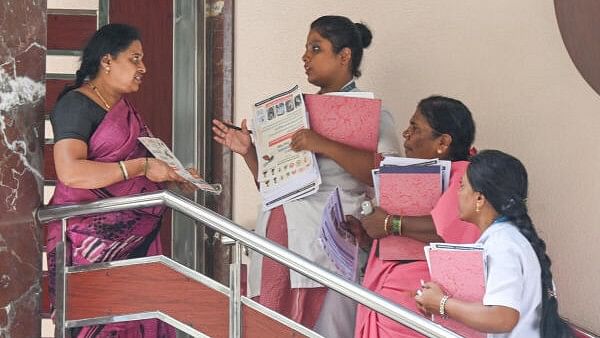 <div class="paragraphs"><p>BBMP Health Department workers, students are participated in Dengue awareness programme.</p></div>