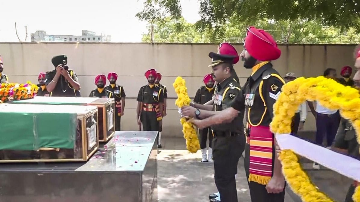 <div class="paragraphs"><p>Army personnel lay a wreath on the mortal remains of Sepoys Bijendra and Ajay Kumar Singh who were martyred after an encounter with terrorists in Jammu and Kashmir’s Doda district, in Jaipur, Wednesday, July 17, 2024.</p></div>