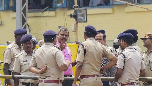 <div class="paragraphs"><p>Representative image showing Railway police personnel.</p></div>