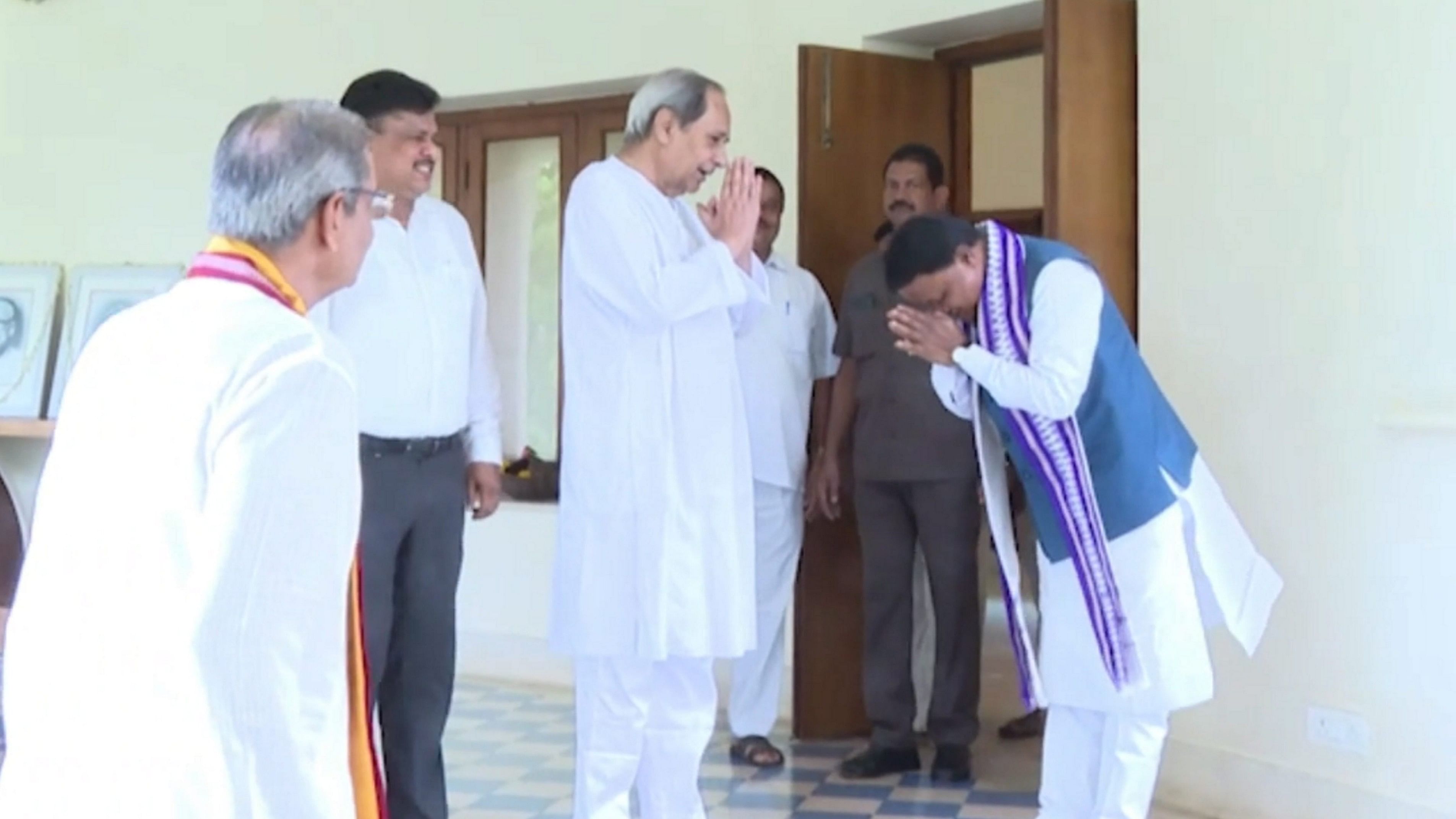 <div class="paragraphs"><p>Odisha Chief Minister Mohan Charan Majhi meets former state chief minister Naveen Patnaik.</p></div>