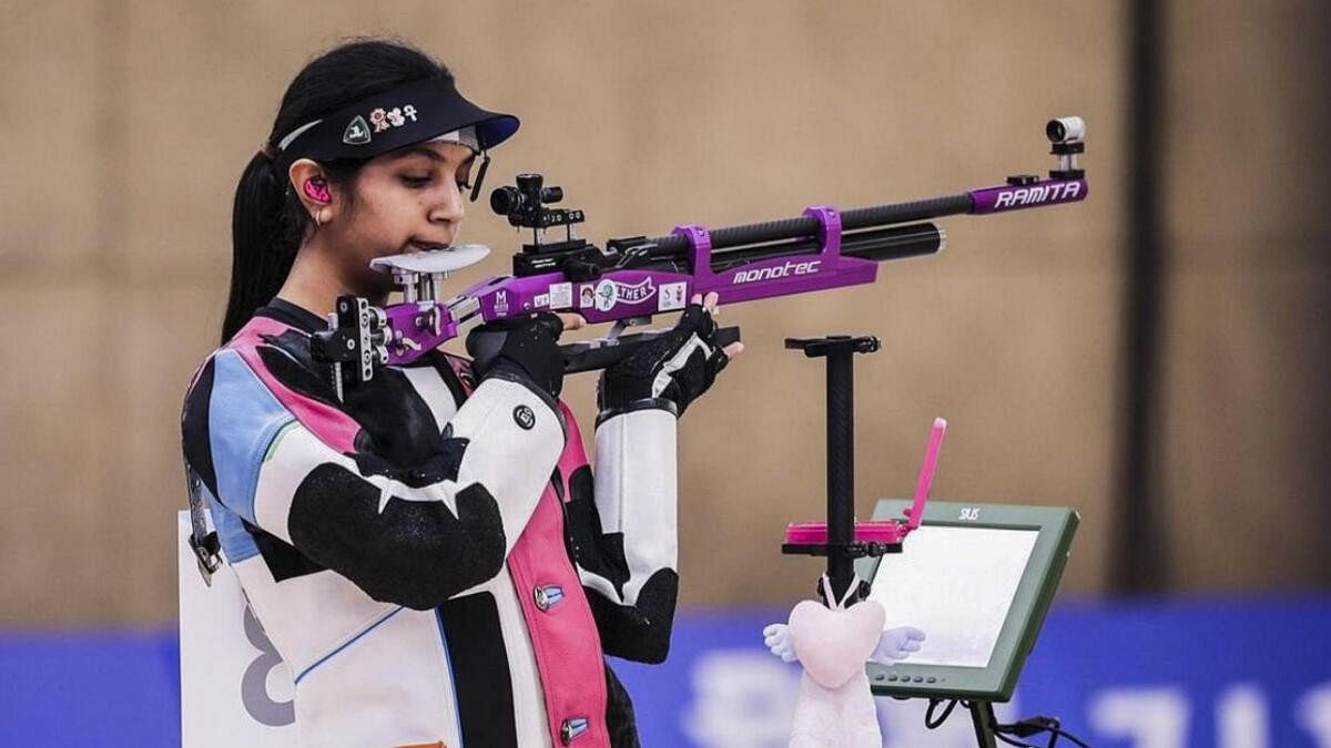 <div class="paragraphs"><p>India's Ramita Jindal competes in women’s 10m air rifle final at the 2024 Summer Olympics, in Chateauroux, France, Monday, July 29, 2024.</p></div>