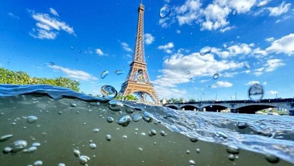 <div class="paragraphs"><p>Eiffel Tower seen from the water of the Seine river</p></div>