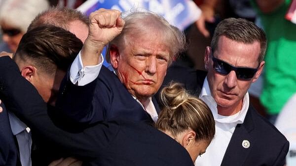 <div class="paragraphs"><p>US Presidential candidate Donald Trump, after being shot at</p></div>