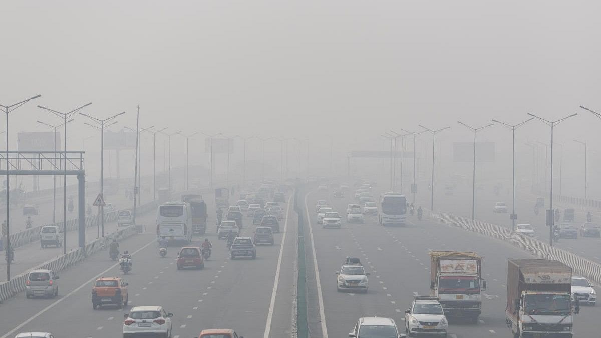 <div class="paragraphs"><p>A highway shrouded in heavy smog in New Delhi.</p></div>