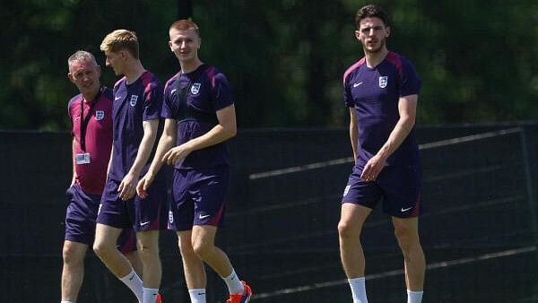 <div class="paragraphs"><p>England's Declan Rice, Adam Wharton and teammates during training.&nbsp;</p></div>